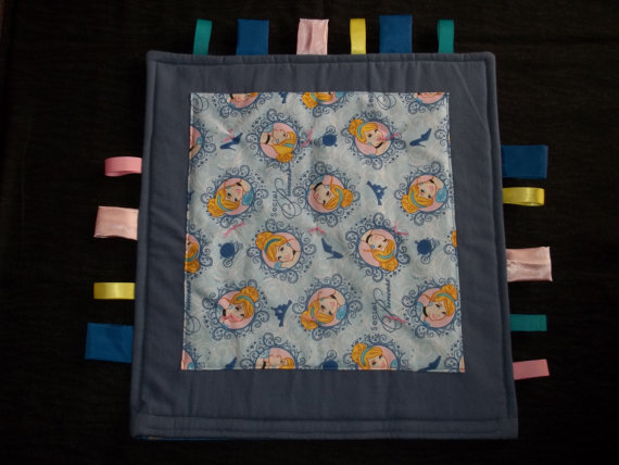 Taggie Cozy Warmer Cinderella Blanket